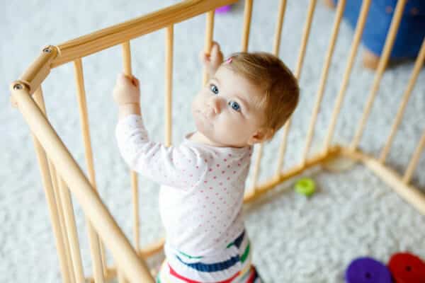 Quels sont les éléments essentiels à prévoir pour bien préparer l’arrivée du bébé ?