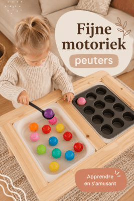 Une maman et son enfant jouant avec des jeux éducatifs pour stimuler la motricité fine.