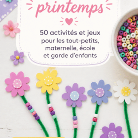 Une mère jouant avec ses enfants lors d'une activité créative