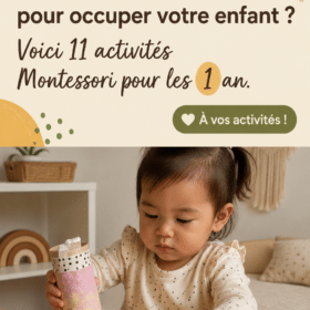 Un enfant de un an jouant avec des blocs Montessori illustrant l'apprentissage par le jeu.