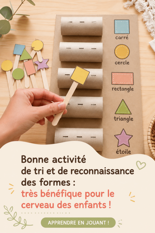 Enfant jouant à un jeu de tri et de reconnaissance des formes, stimulant son cerveau.