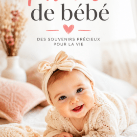 Une photo de bébé souriant, capturant un moment doux et joyeux.