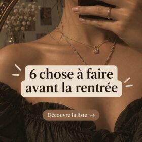 Une famille souriante préparant les fournitures scolaires pour la rentrée