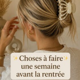 Une mère et son enfant organisent les fournitures scolaires pour la rentrée.