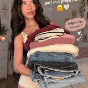 Un enfant portant une tenue colorée prête pour la rentrée scolaire. Tenue stylée et confortable.
